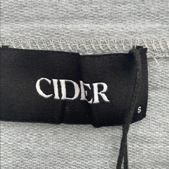 Cider Grey Asymmetrical Neck Long Sleeve Crop Top  Sweater Small - Picture 4 of 15